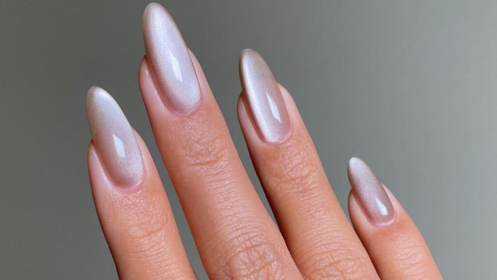 23 Neutral Velvet Manicures